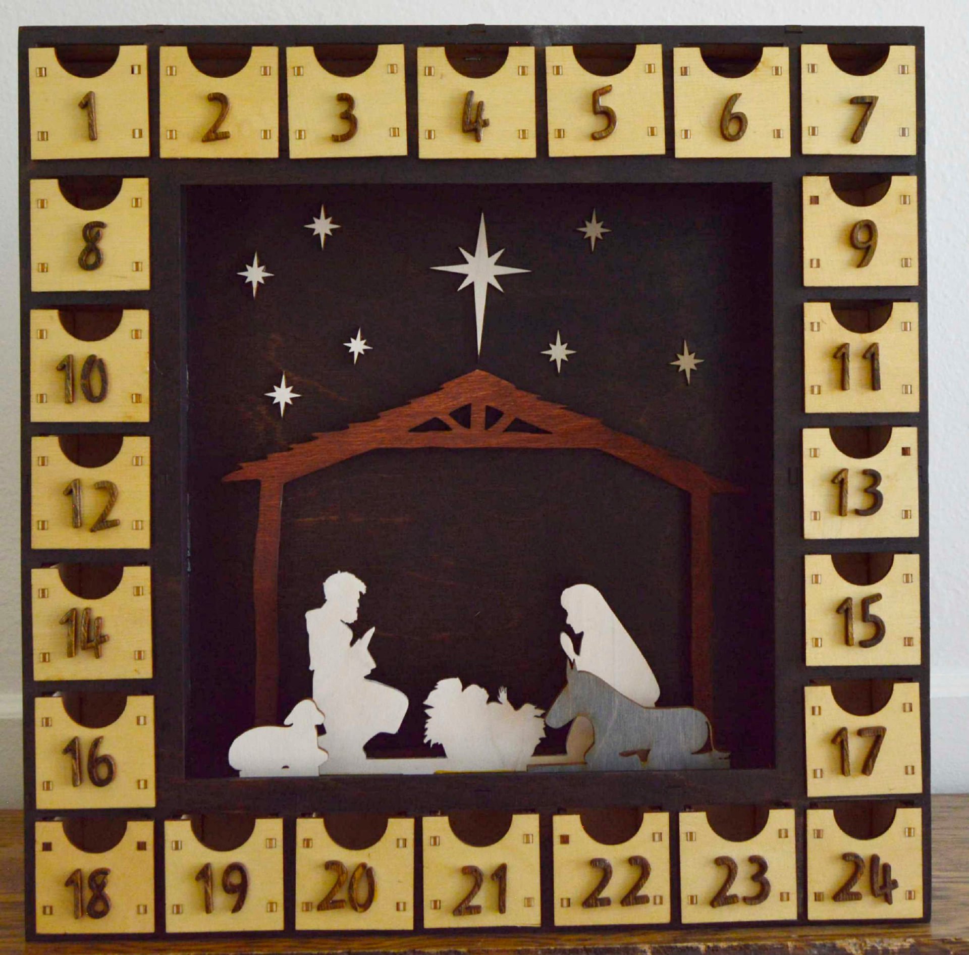 sq manger nativity 2.jpg